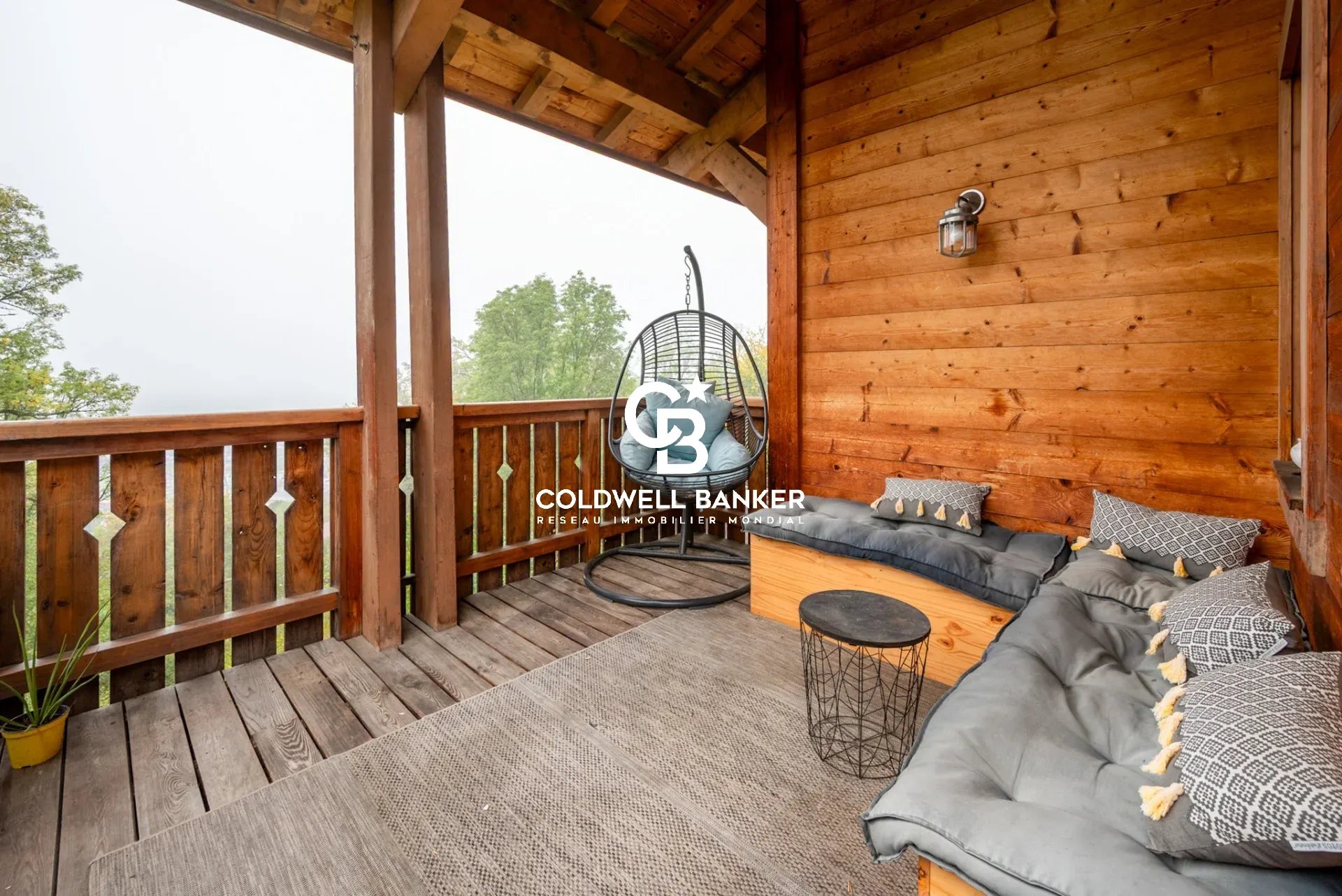 Coteau de Passy, T5/6 120m² avec jardin et garage dans chalet.