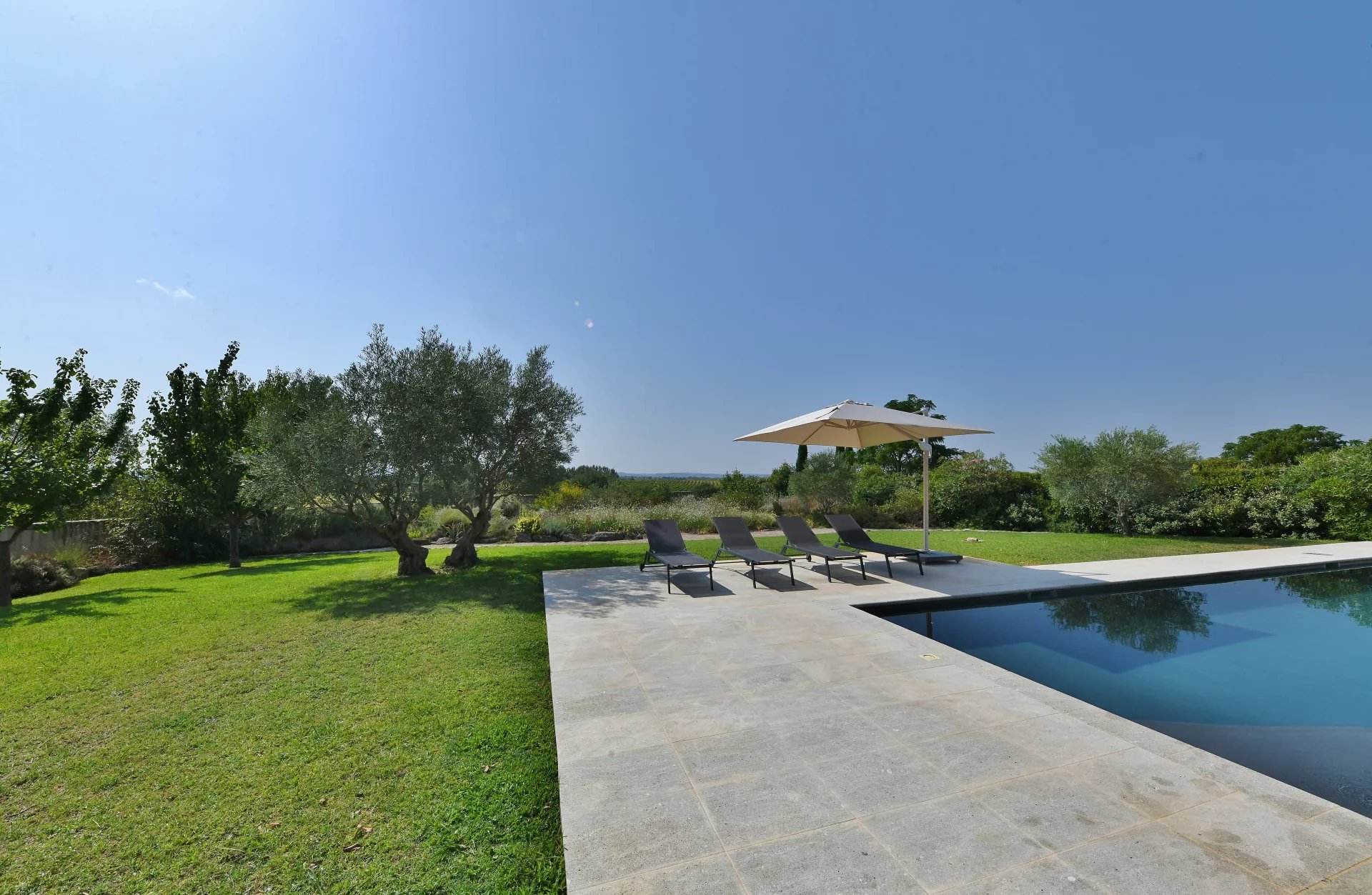Unique propriété avec piscine et vue panoramique