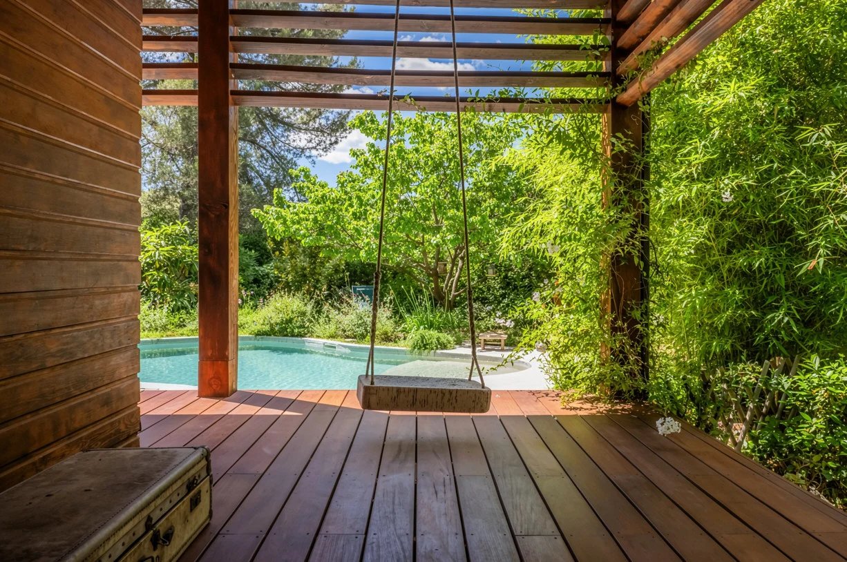 Élégante villa de 220 m² avec piscine, jardin paysager et dépendance