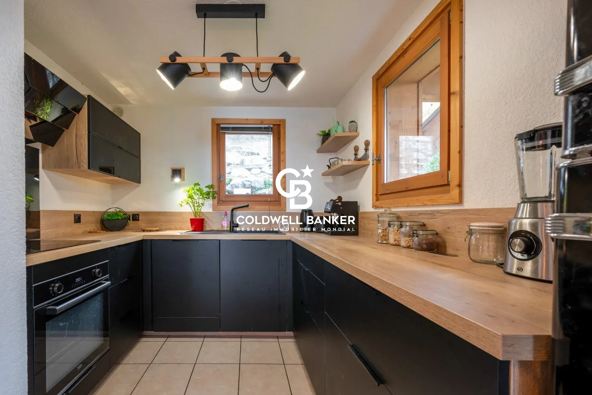 Coteau de Passy, T5/6 120m² avec jardin et garage dans chalet.