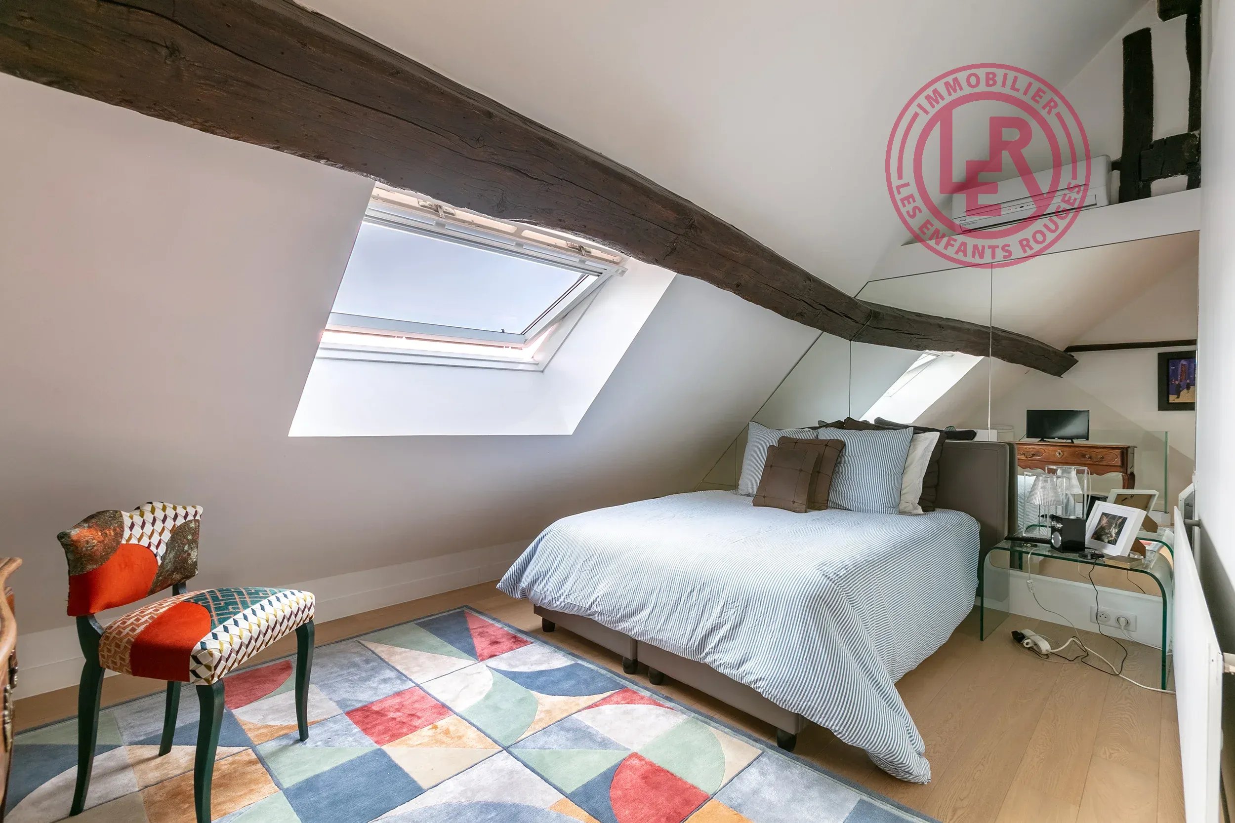 Paris 4ème - Rue Saint Paul - Duplex dernier étage avec ascenseur et vue dégagée