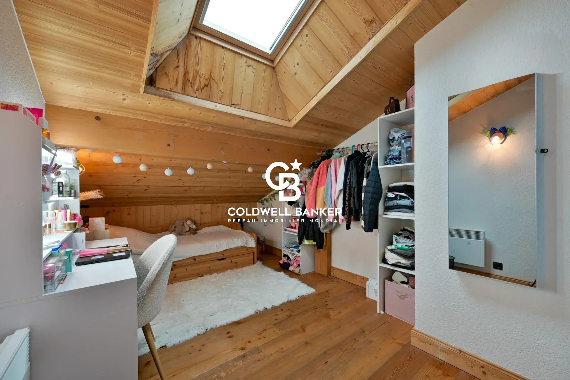 Coteau de Passy, T5/6 120m² avec jardin et garage dans chalet.
