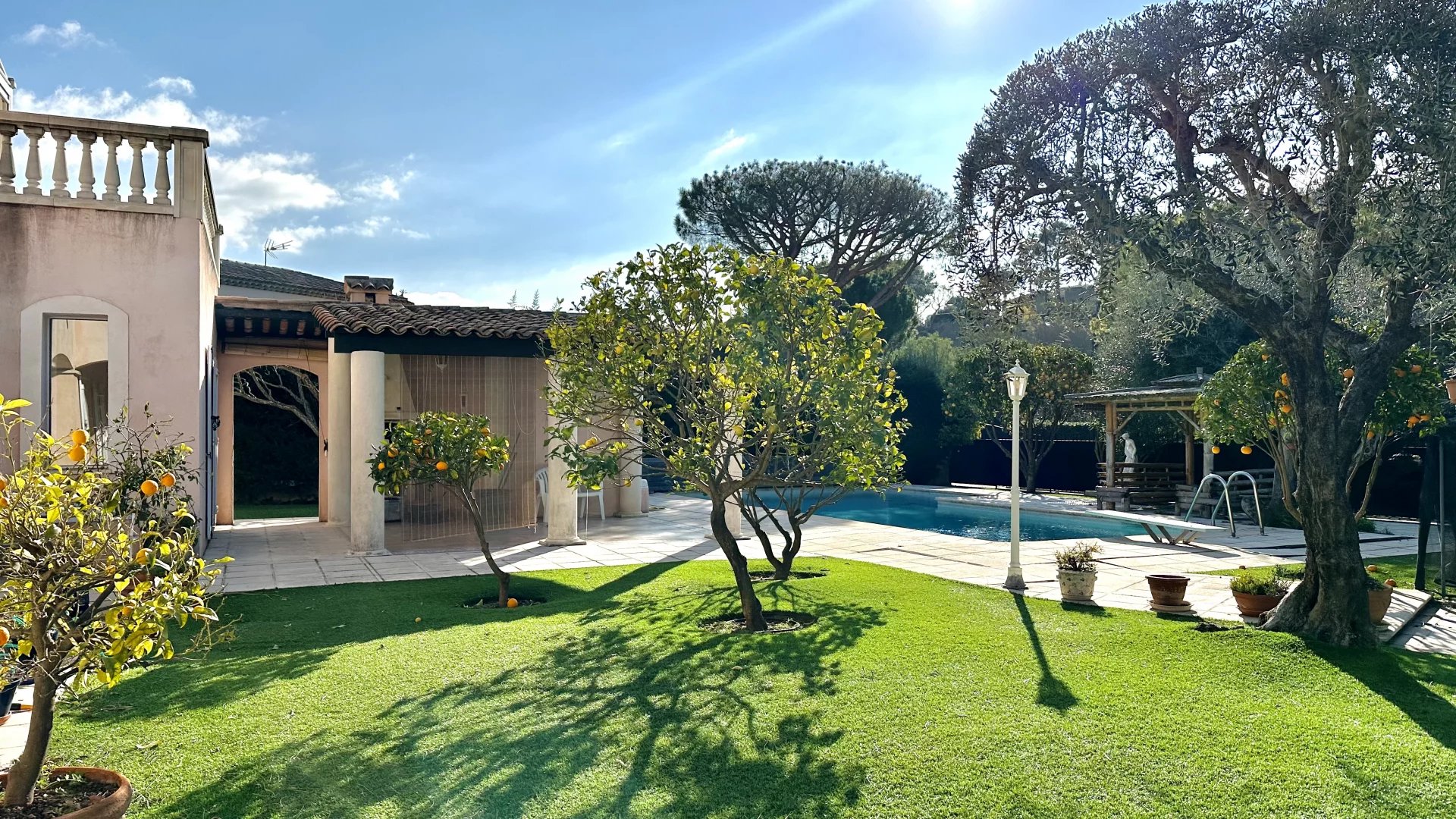 VILLEFRANCHE SUR MER, jolie villa au calme
