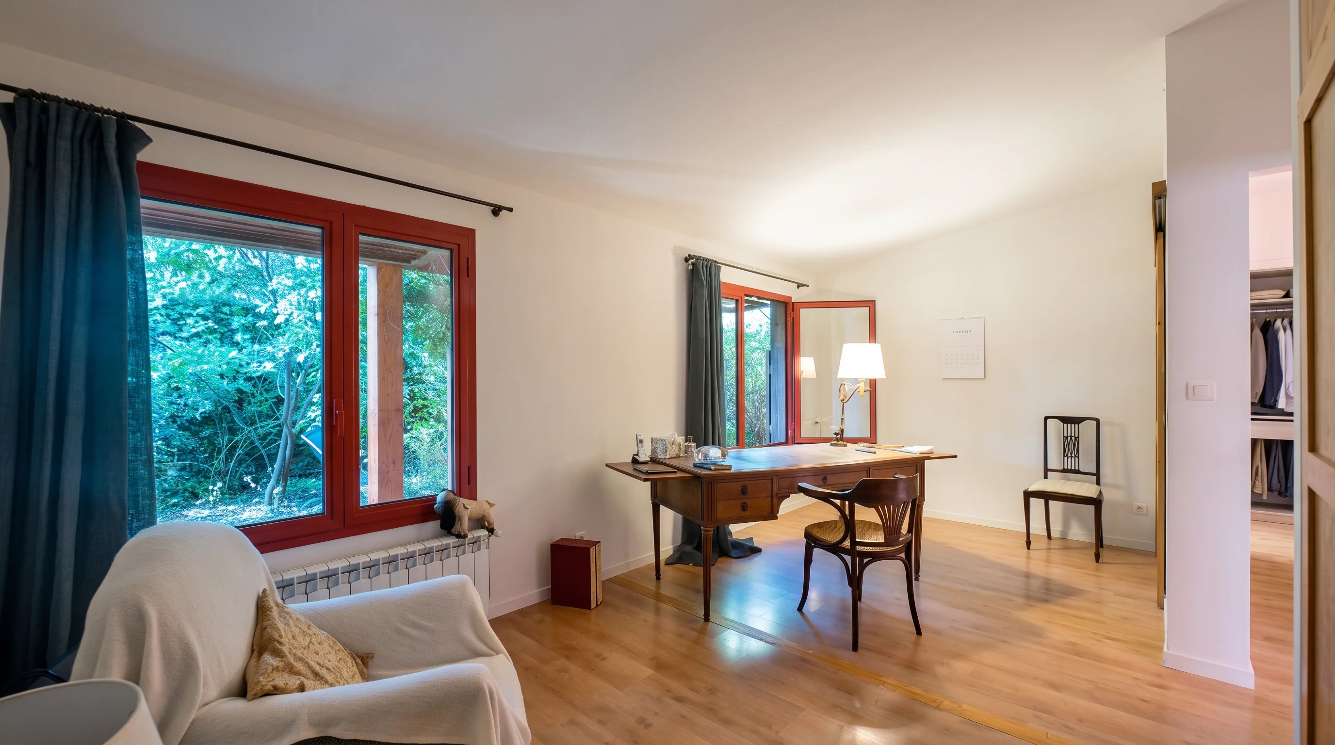 Élégante villa de 220 m² avec piscine, jardin paysager et dépendance