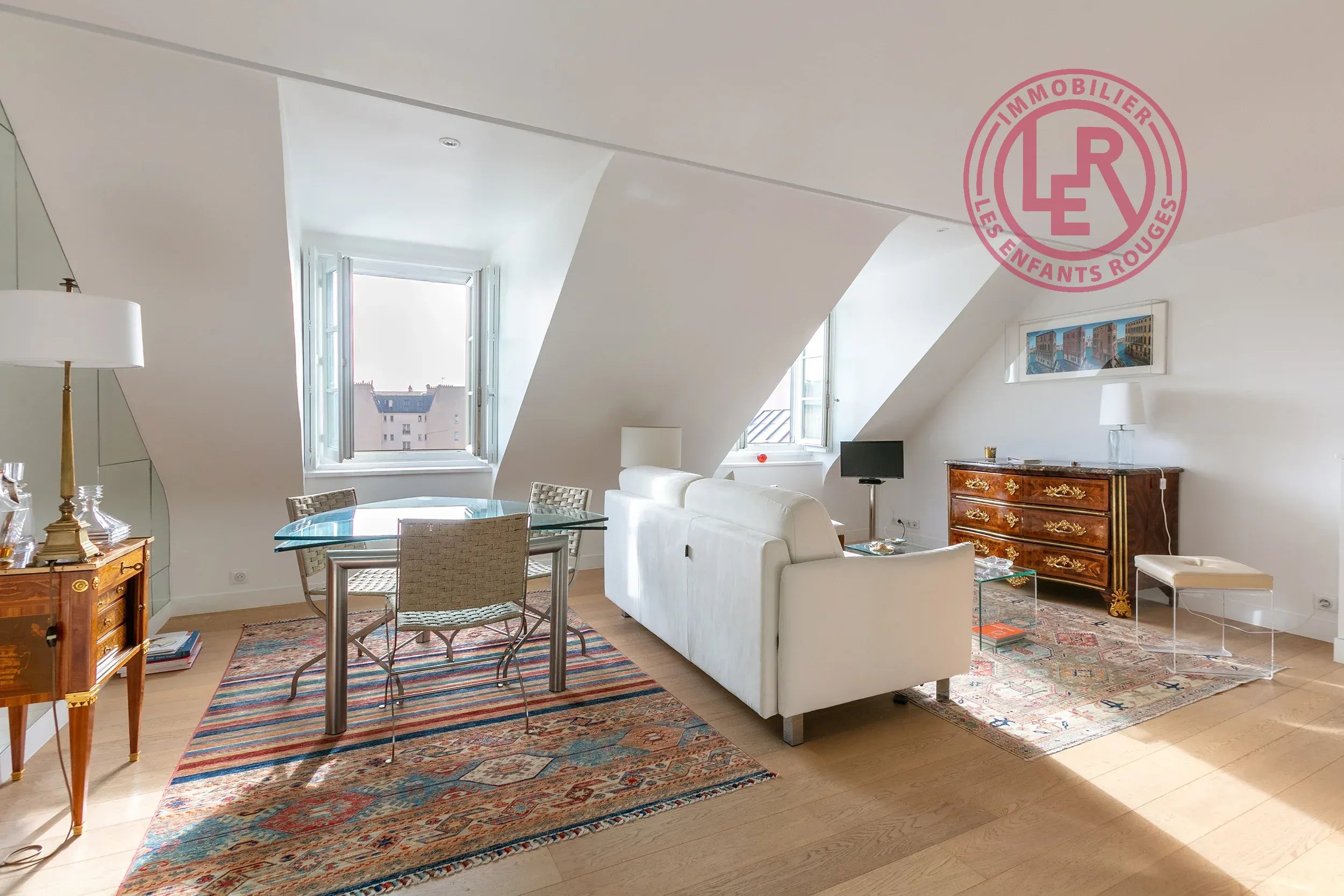 Paris 4ème - Rue Saint Paul - Duplex dernier étage avec ascenseur et vue dégagée