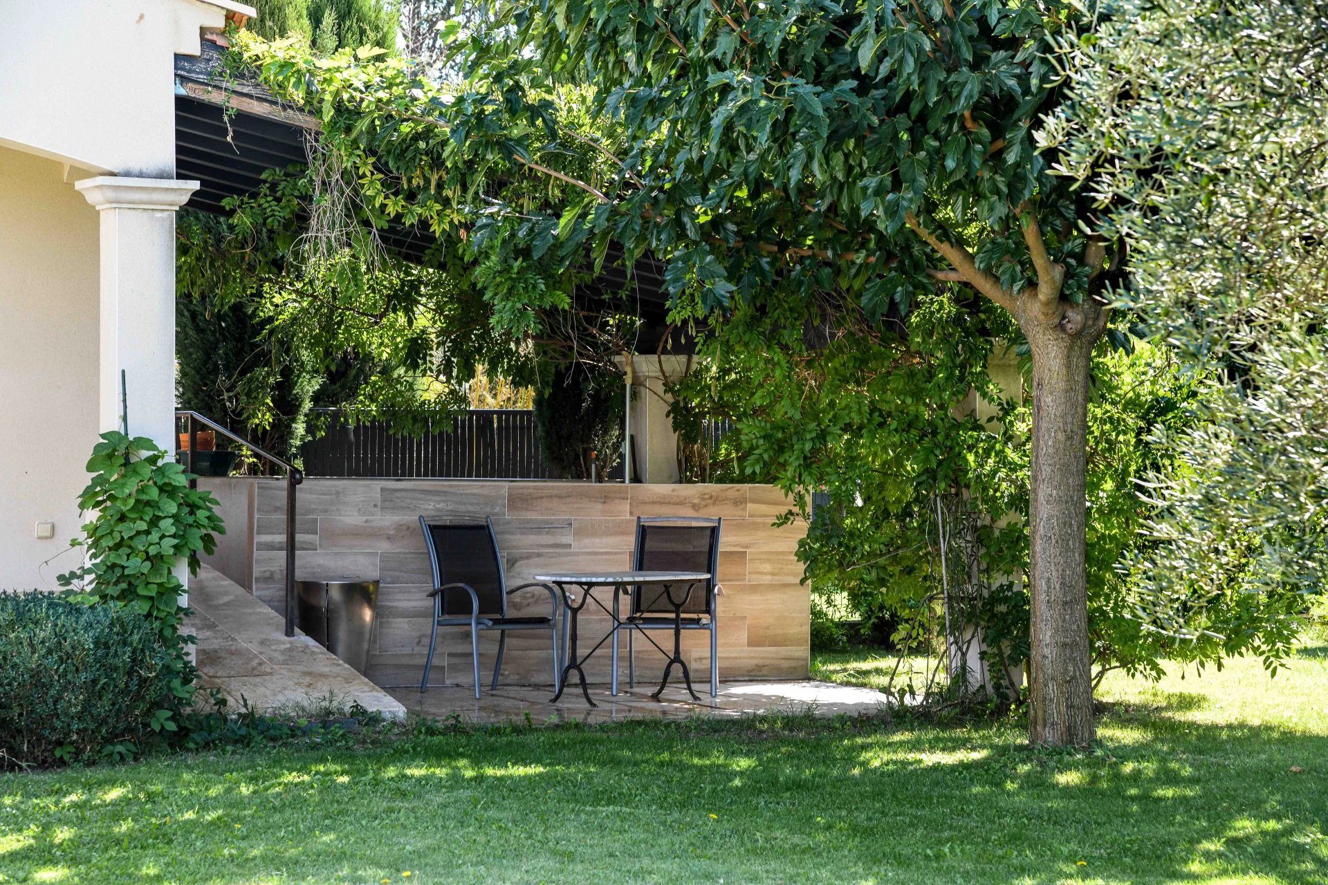 Elegant Single-Storey Property of 196 m² with Pool