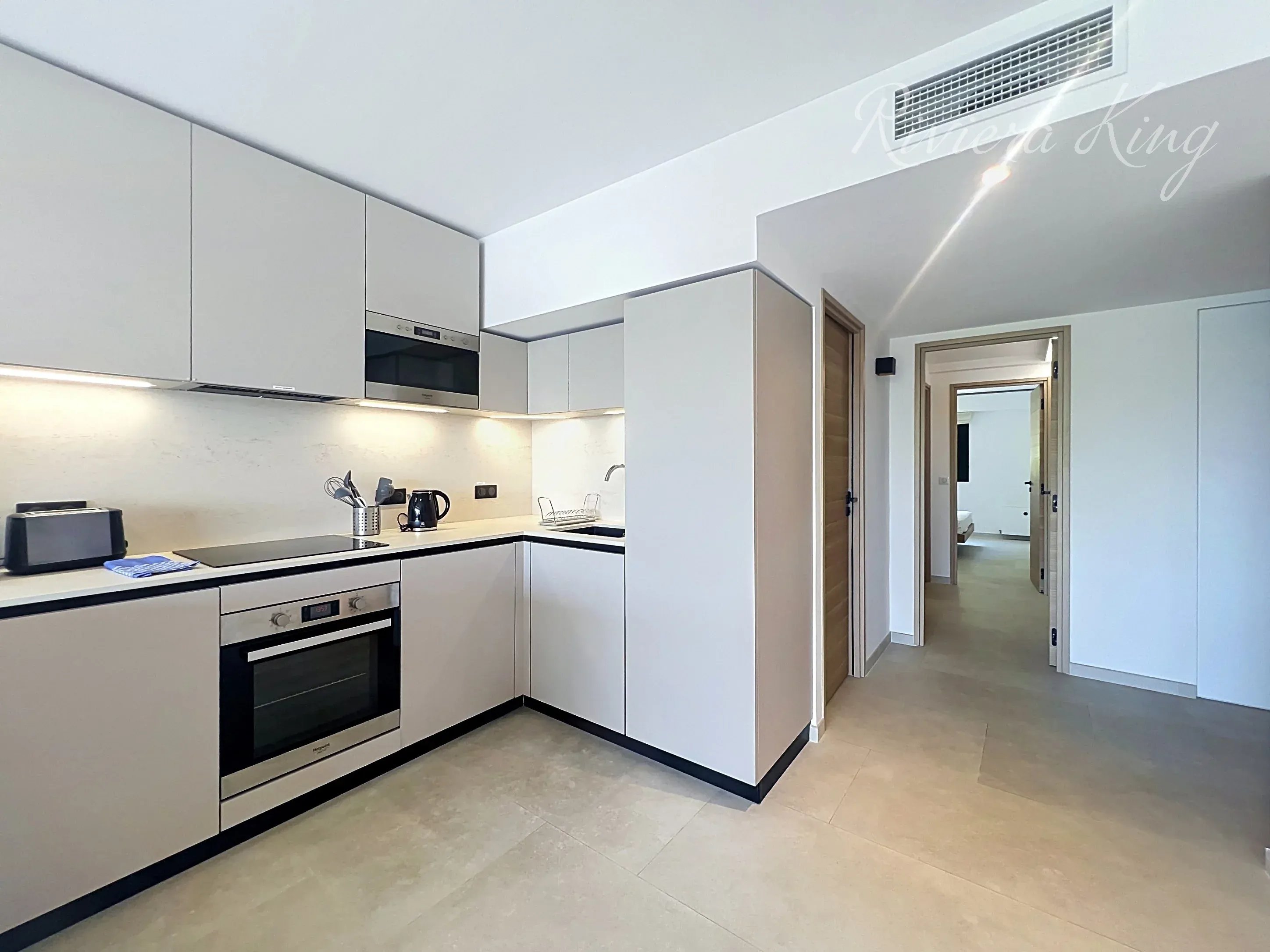 Villefranche-sur-Mer – Magnifique appartement 3P avec vue mer, piscine, parking et cave