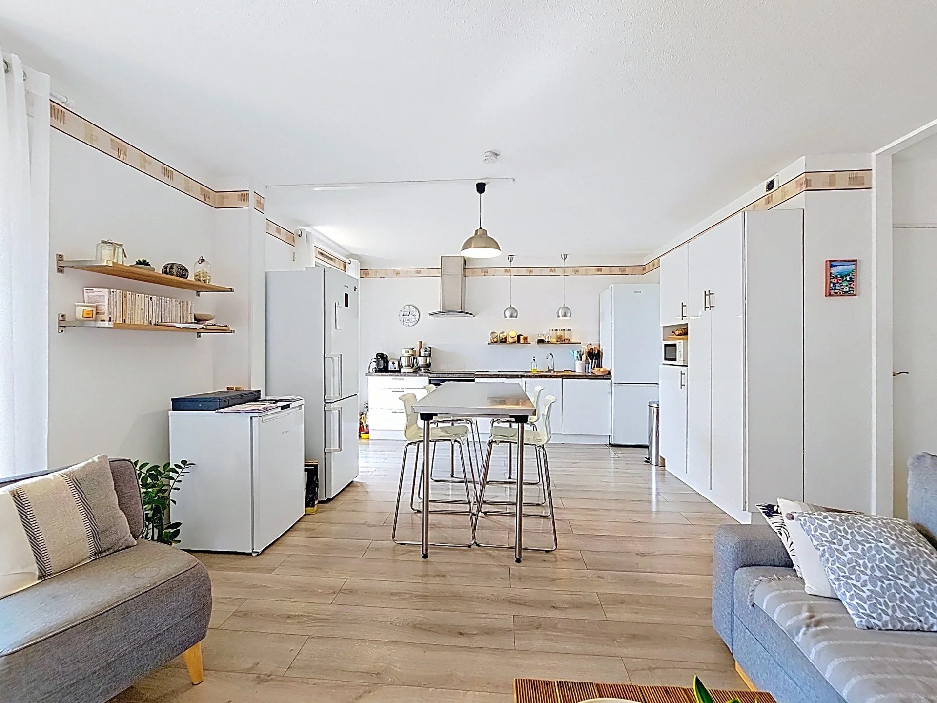 NICE OUEST – 4P SUPERBE REZ-DE-JARDIN AVEC TERRASSE, JARDIN PRIVATIF, PISCINE ET GARAGE