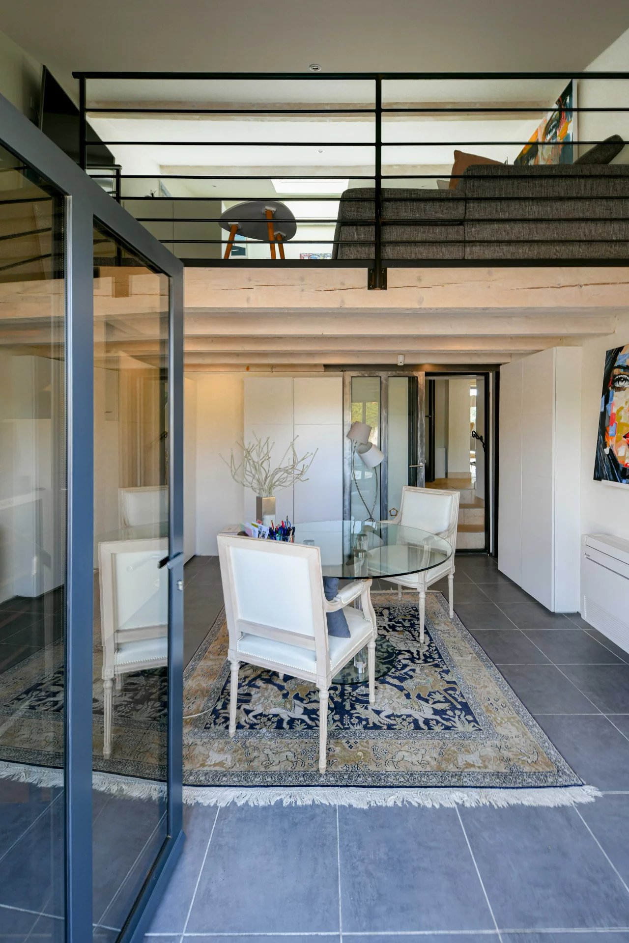 Elegant Single-Storey Property of 196 m² with Pool