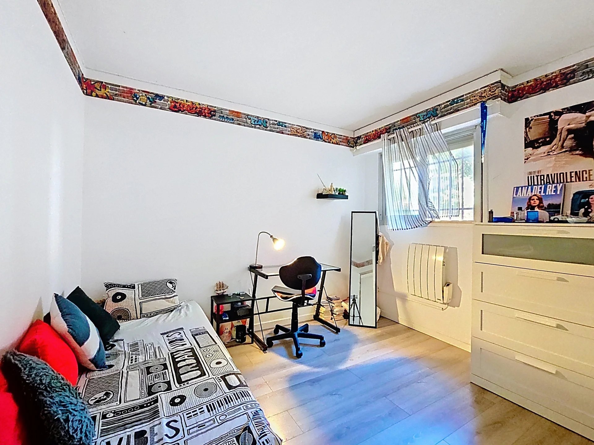 NICE OUEST – 4P SUPERBE REZ-DE-JARDIN AVEC TERRASSE, JARDIN PRIVATIF, PISCINE ET GARAGE